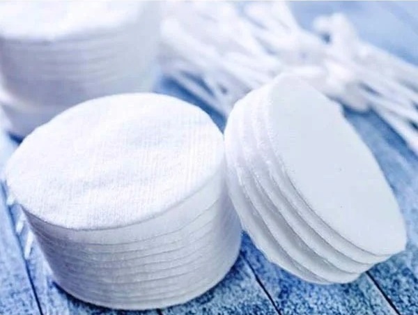 Nên dùng bông tẩy trang nào để tốt cho da